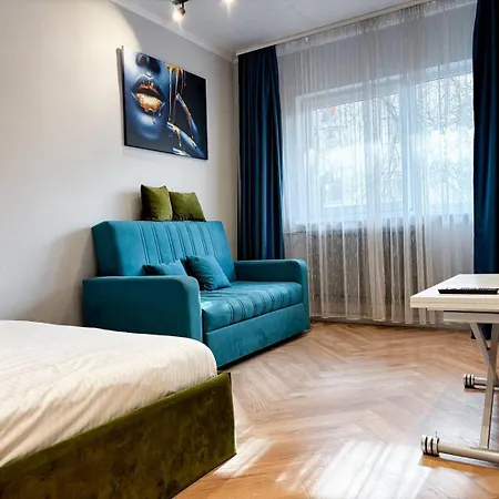 Camden Flat Walk In Shower, Smart Tv, Queen Bed