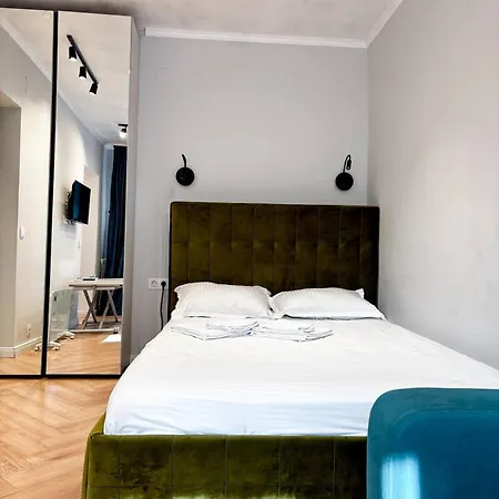 Camden Flat Walk In Shower, Smart Tv, Queen Bed Apartment