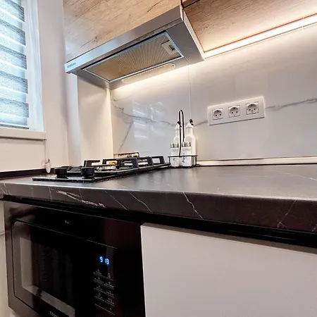 Camden Walk In Shower, Smart Tv, Queen Bed