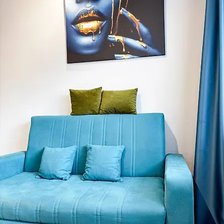 Camden Flat Walk In Shower, Smart Tv, Queen Bed *